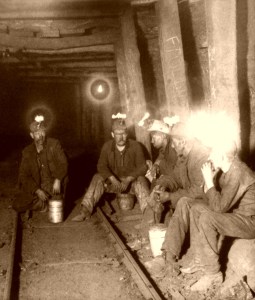 IllinoisCoalMiners,UnderwoodandUnderwood,1903-600