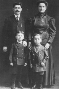 Mary Yamont (Marija Baksyte Jomantiene) with husband and sons Benny (left) and Joseph, circa 1909.