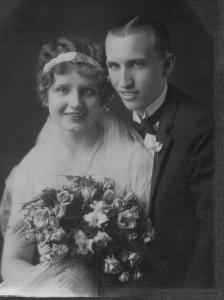 Ann Tisckos and Gus Wisnosky wedding, 1930s.