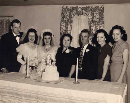 Delores Kavirt and Edward Lomprez wedding, with Kavirt siblings, 1940s. 